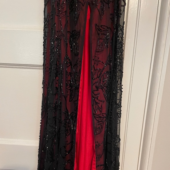 Luxury FLEUR de LEI RED SILK WITH BLACK BEADING BACK CUTOUT SLIT IN BACK - Picture 9 of 14